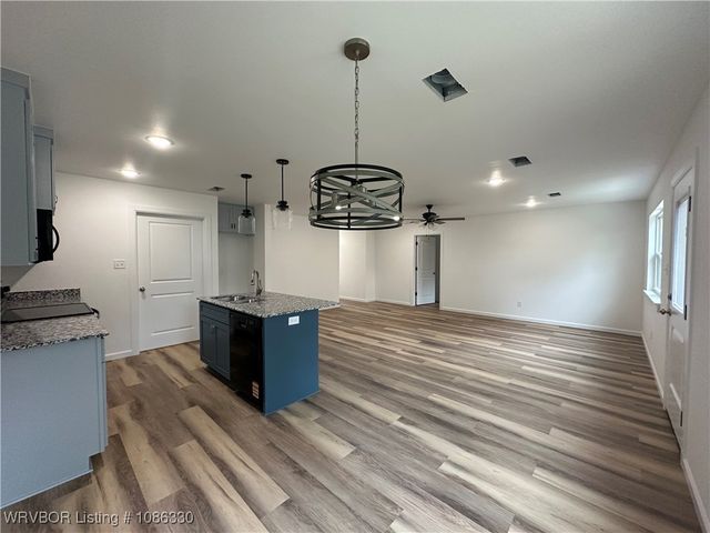 610 N Oak Street, Hackett, AR 72937