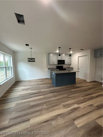 610 N Oak Street, Hackett, AR 72937