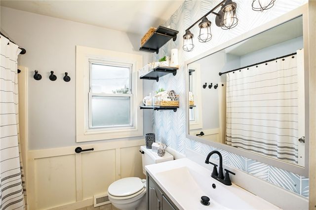 27 Alan Avenue, Portsmouth, RI 02871