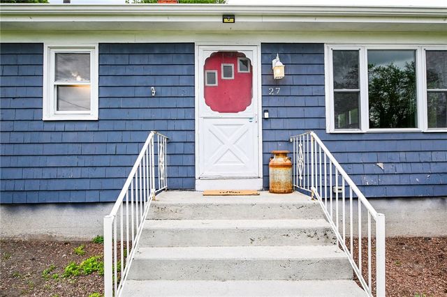 27 Alan Avenue, Portsmouth, RI 02871