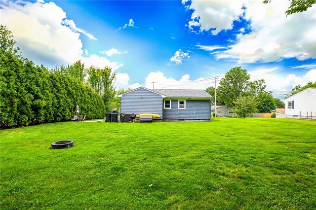 27 Alan Avenue, Portsmouth, RI 02871