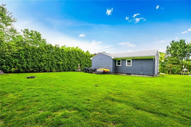 27 Alan Avenue, Portsmouth, RI 02871