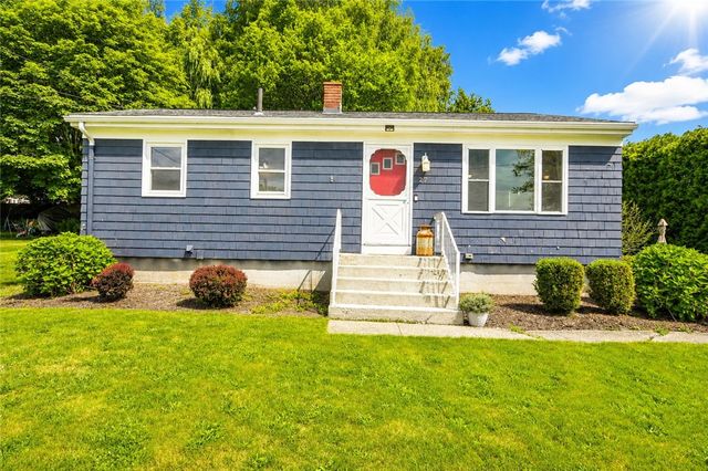 27 Alan Avenue, Portsmouth, RI 02871