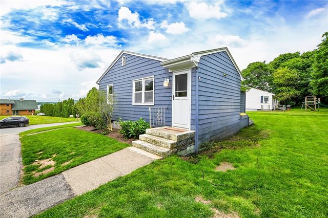 27 Alan Avenue, Portsmouth, RI 02871
