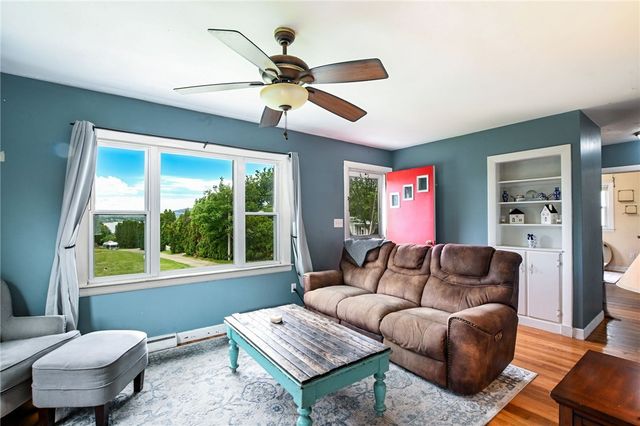 27 Alan Avenue, Portsmouth, RI 02871