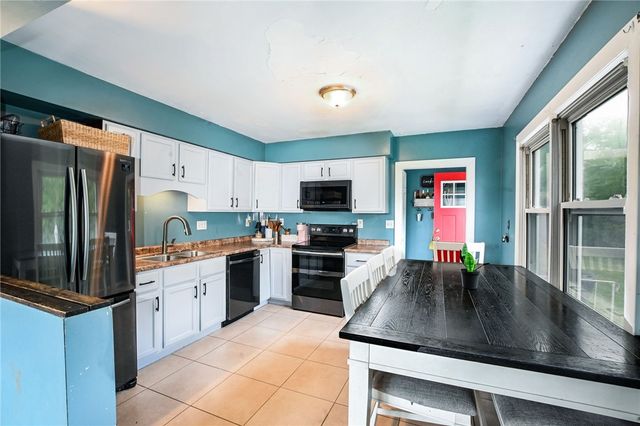 27 Alan Avenue, Portsmouth, RI 02871