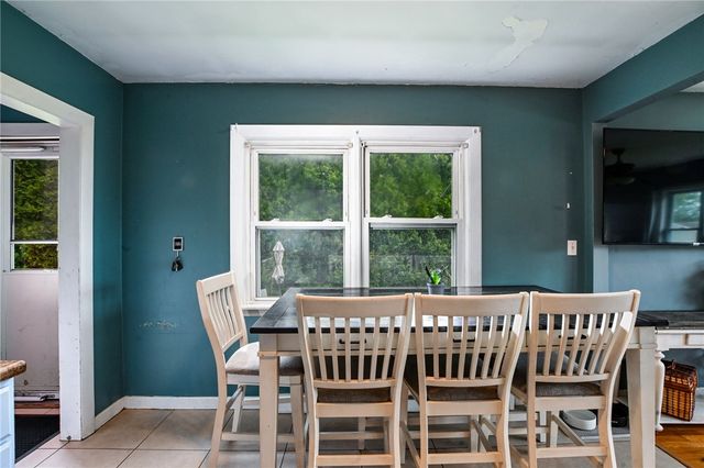 27 Alan Avenue, Portsmouth, RI 02871