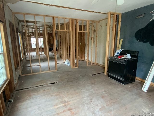 341&343 Avondale Ave, San Antonio, TX 78223