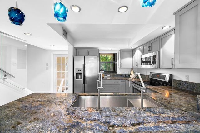 96000 Overseas Hwy Apt S3, Key Largo, FL 33037