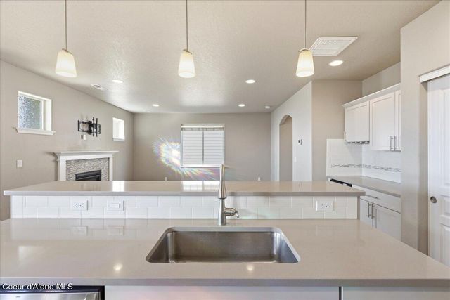 13071 N LOVELAND WAY, Hayden, ID 83835