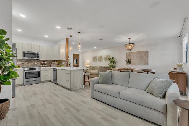 10533 NW 78th Terrace, Doral, FL 33178