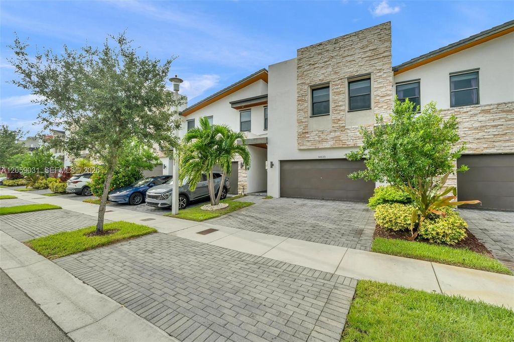 10533 NW 78th Terrace, Doral, FL 33178