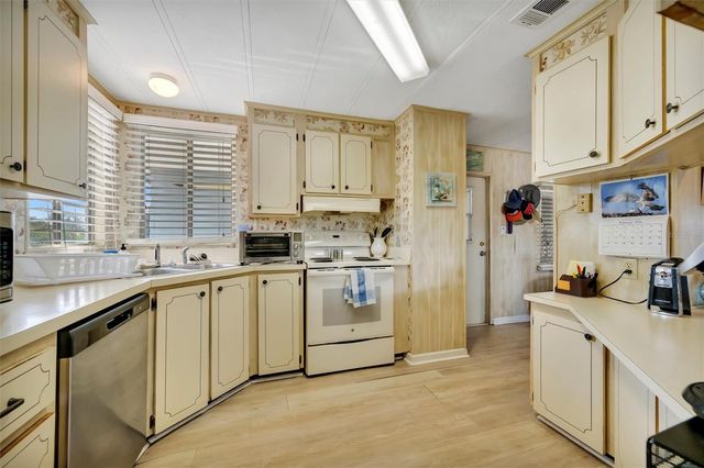 106 S SAINT THOMAS CIRCLE, Apollo Beach, FL 33572