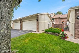 26 Kirks Court, Rochester Hills, MI 48309