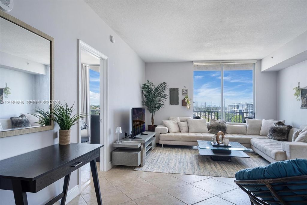 140 S Dixie Hwy 609, Hollywood, FL 33020