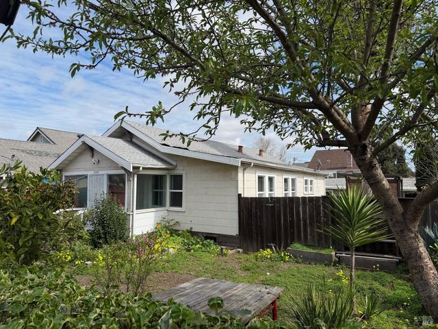 2002 marin St, Vallejo, CA 94590