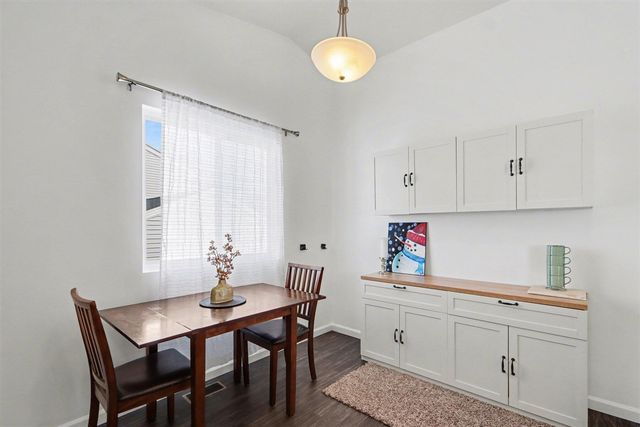 1734 Burr Pond Lane, Vicksburg, MI 49097