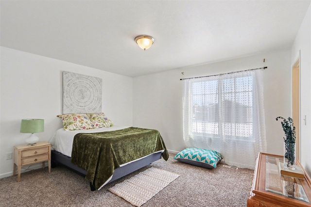 1734 Burr Pond Lane, Vicksburg, MI 49097