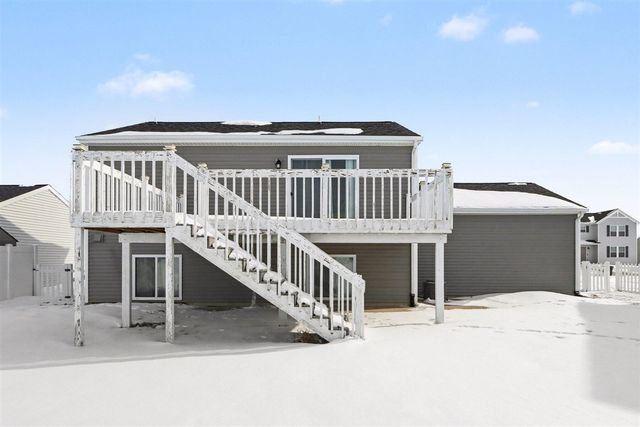 1734 Burr Pond Lane, Vicksburg, MI 49097