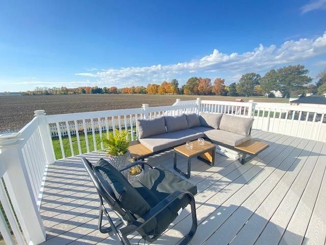 1734 Burr Pond Lane, Vicksburg, MI 49097