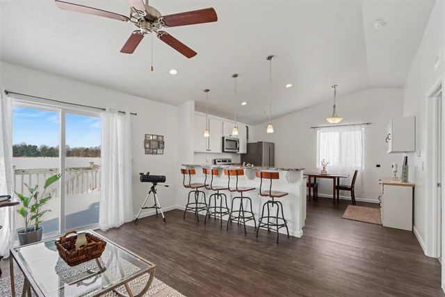 1734 Burr Pond Lane, Vicksburg, MI 49097