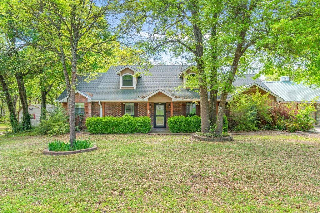 190 Westshore Drive, Wills Point, TX 75169