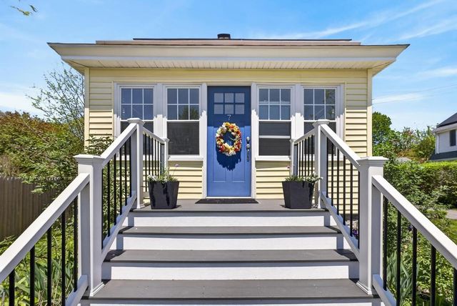 7 Verndale Circle, Bristol, RI 02809