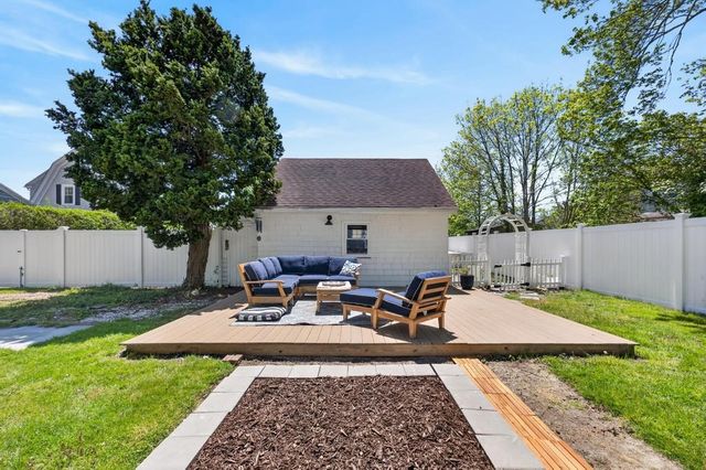 7 Verndale Circle, Bristol, RI 02809