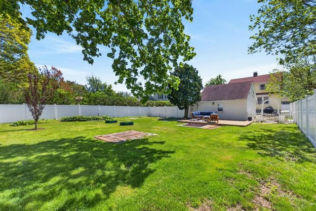 7 Verndale Circle, Bristol, RI 02809
