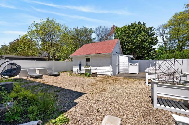 7 Verndale Circle, Bristol, RI 02809