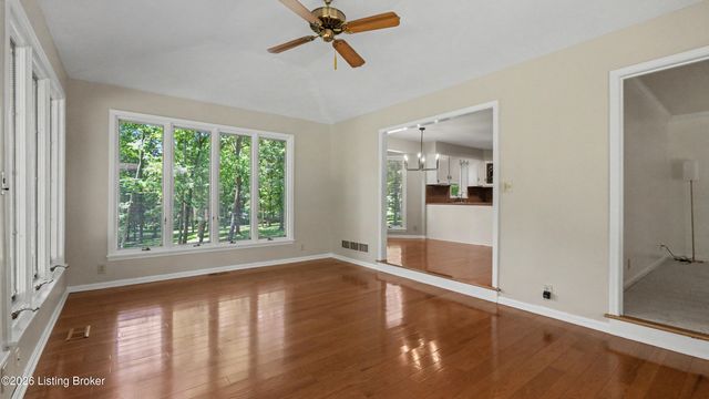 306 Long Run Rd, Louisville, KY 40245
