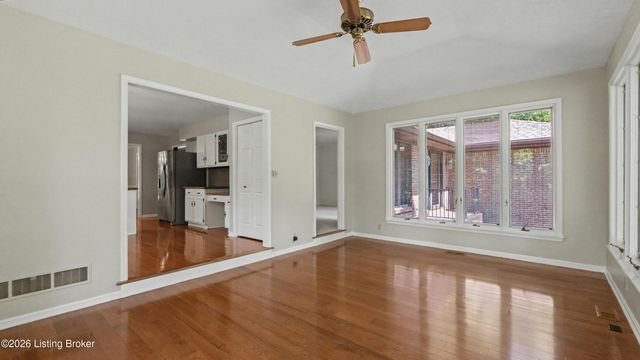 306 Long Run Rd, Louisville, KY 40245