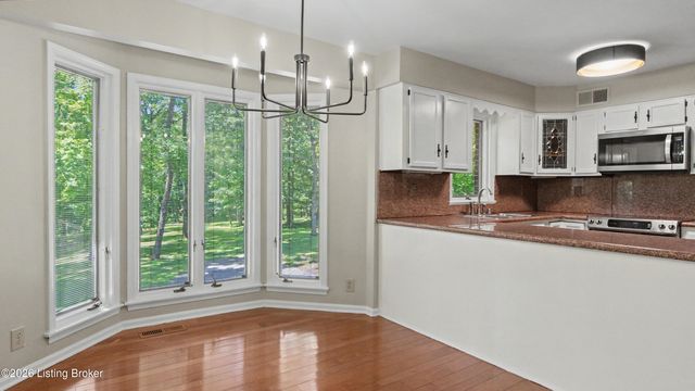 306 Long Run Rd, Louisville, KY 40245