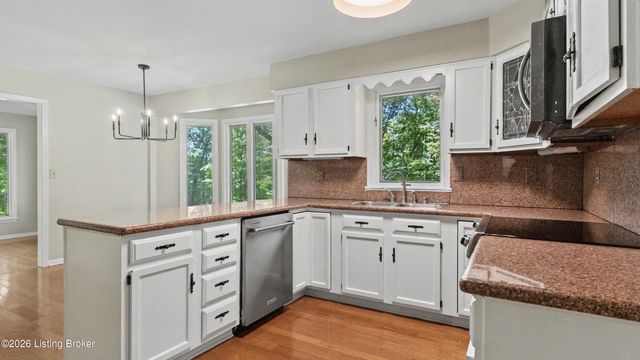 306 Long Run Rd, Louisville, KY 40245