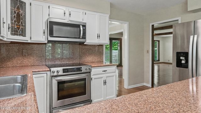 306 Long Run Rd, Louisville, KY 40245