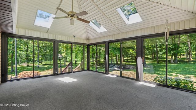 306 Long Run Rd, Louisville, KY 40245