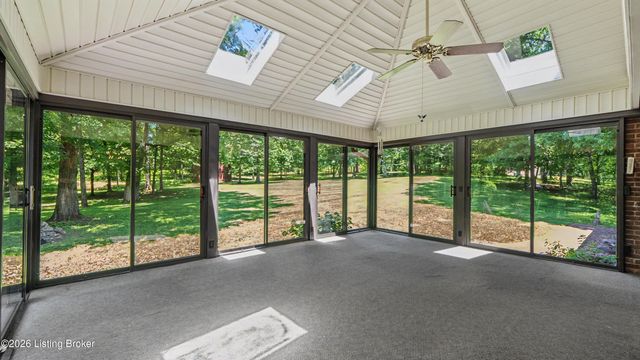 306 Long Run Rd, Louisville, KY 40245