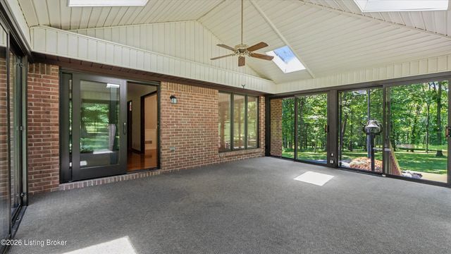 306 Long Run Rd, Louisville, KY 40245