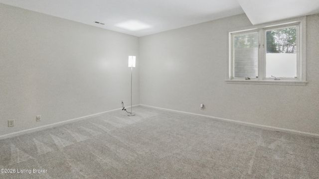 306 Long Run Rd, Louisville, KY 40245