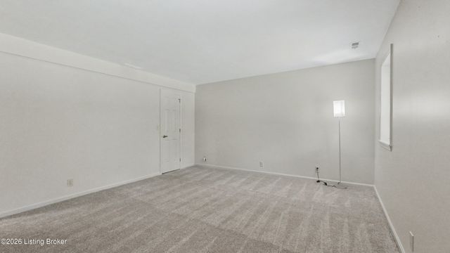 306 Long Run Rd, Louisville, KY 40245