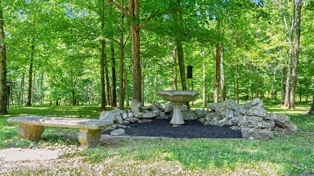 306 Long Run Rd, Louisville, KY 40245