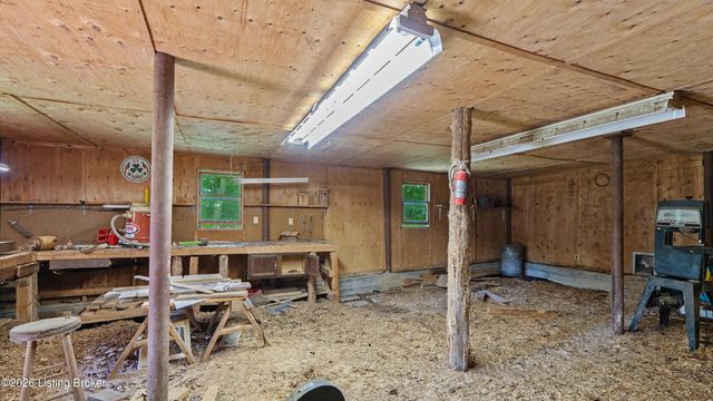 306 Long Run Rd, Louisville, KY 40245
