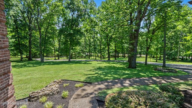 306 Long Run Rd, Louisville, KY 40245