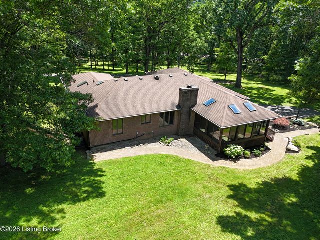 306 Long Run Rd, Louisville, KY 40245