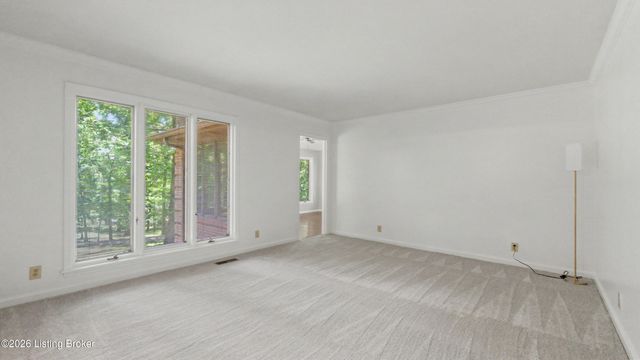 306 Long Run Rd, Louisville, KY 40245