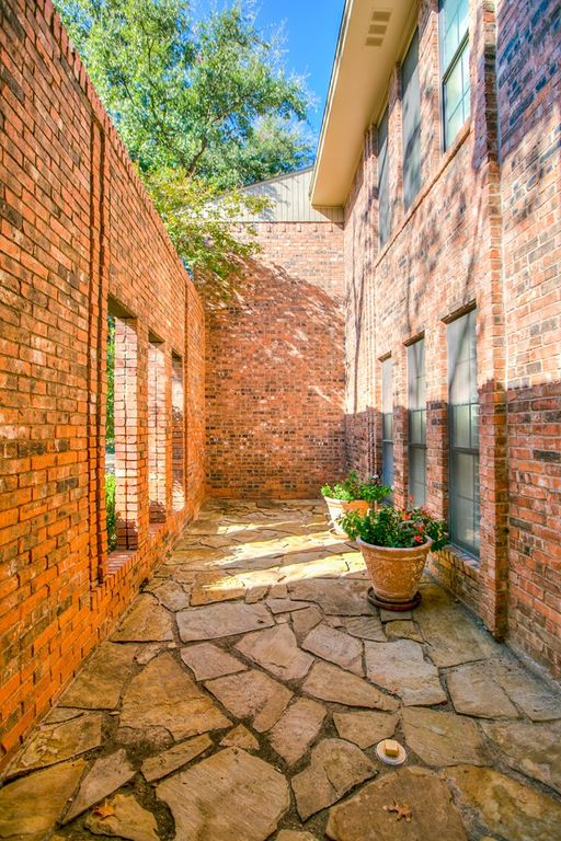 Image 3 of property listing at 5114 Fairway Dr, San Angelo, TX 76904