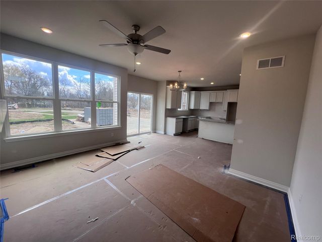 5 Grandview Circle 70, White Lake Charter Township, MI 48386