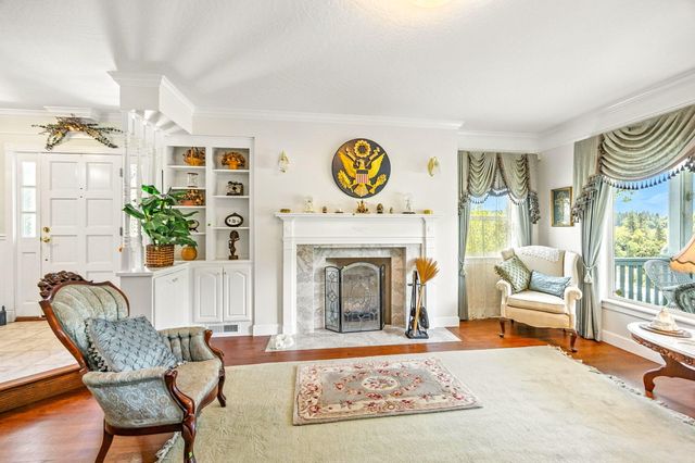 127 Fourth Avenue, Gold Hill, OR 97525