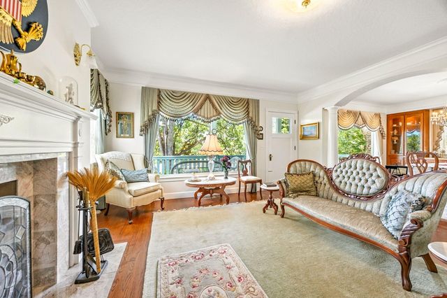 127 Fourth Avenue, Gold Hill, OR 97525