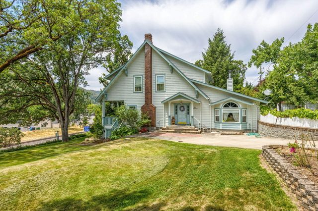 127 Fourth Avenue, Gold Hill, OR 97525